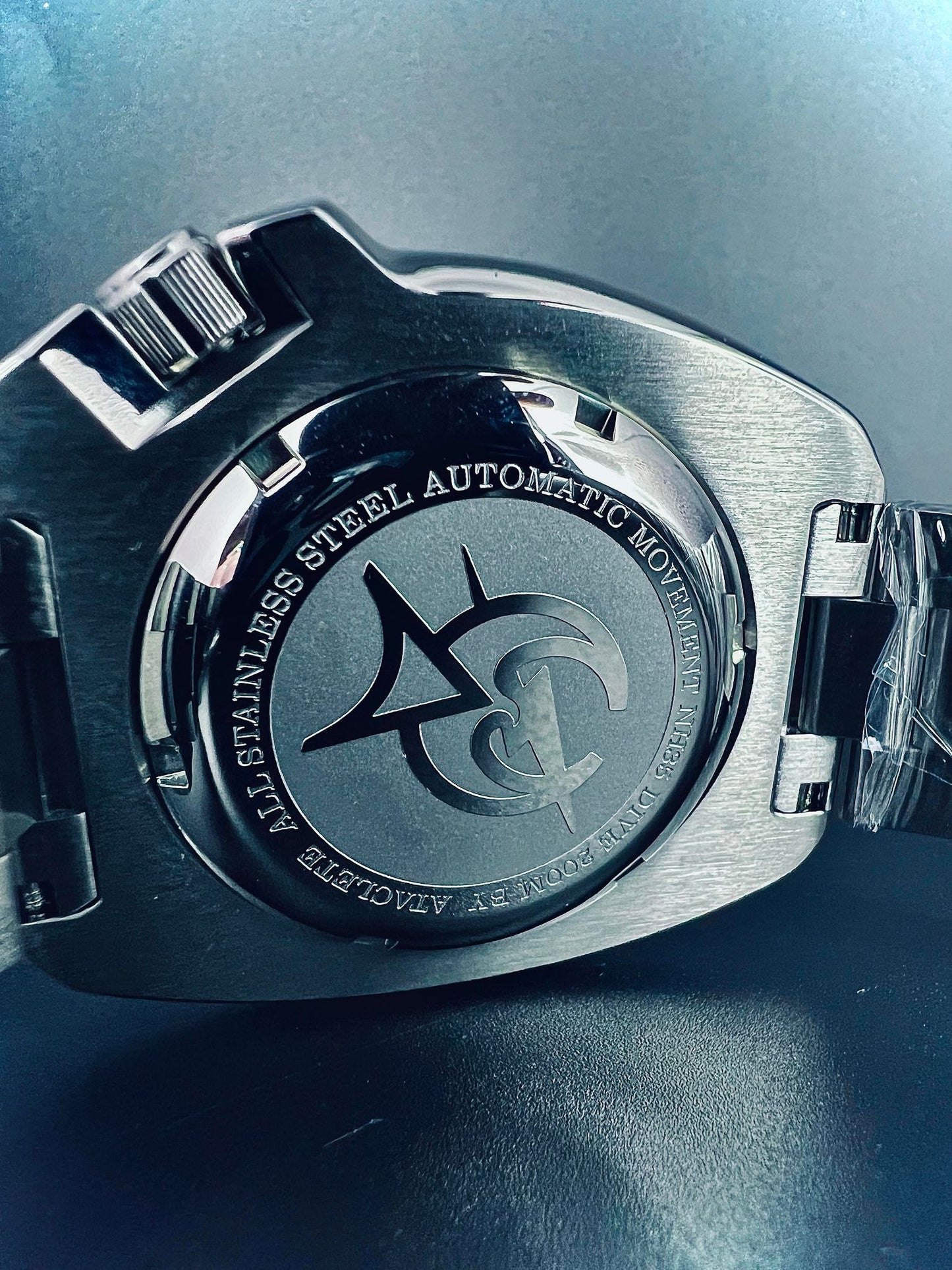 "The Professional" Men's Dive Watch NH35 tech -200 Meter Depth we